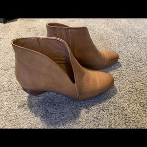 Tan Antelope booties in great condition.